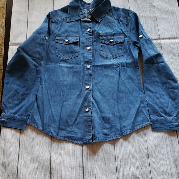 Brand new jean button down sze Medium - Picture 2 of 7